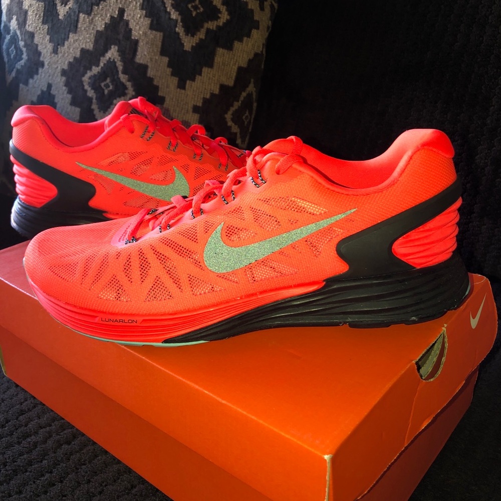 WMNS Nike Lunarglide 6